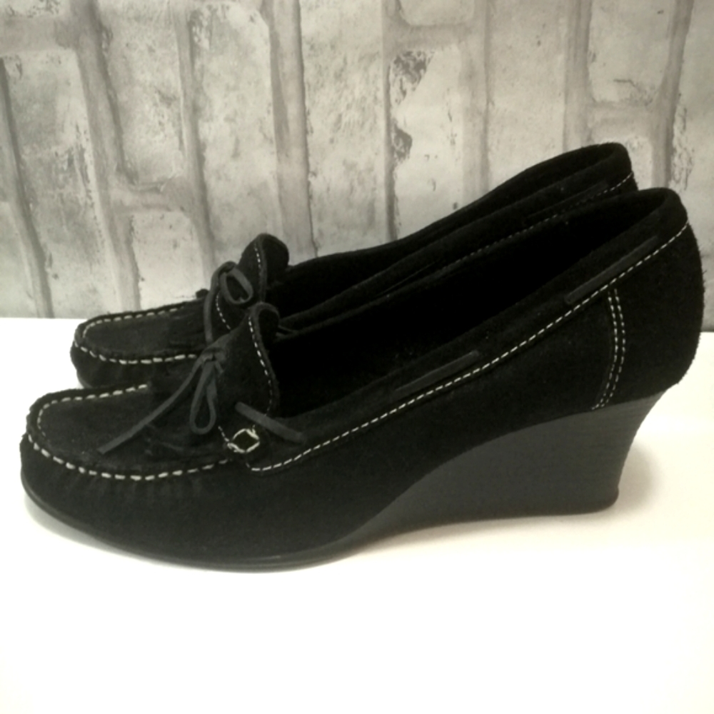 Via Uno Suede Wedges